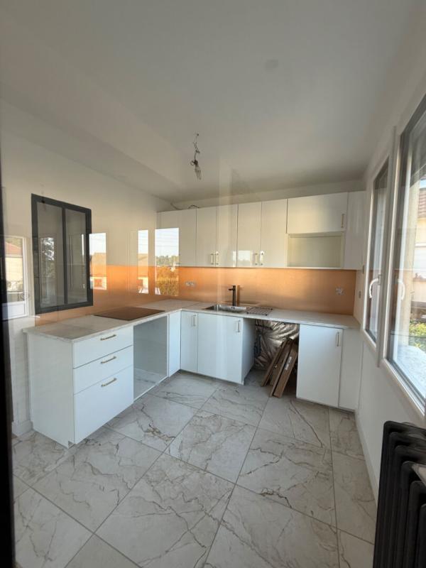 BOIS-GUILLAUME Maison, 94 m2 entièrement rénovée à Bois-Guillaume - 348 000  DPE D 6