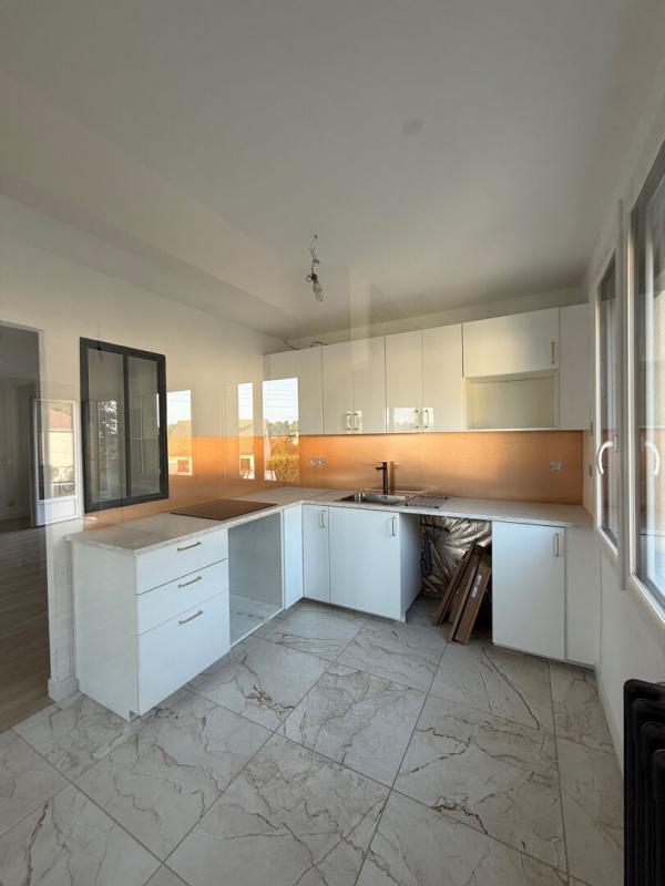 BOIS-GUILLAUME Maison, 94 m2 entièrement rénovée à Bois-Guillaume - 348 000  DPE D 7