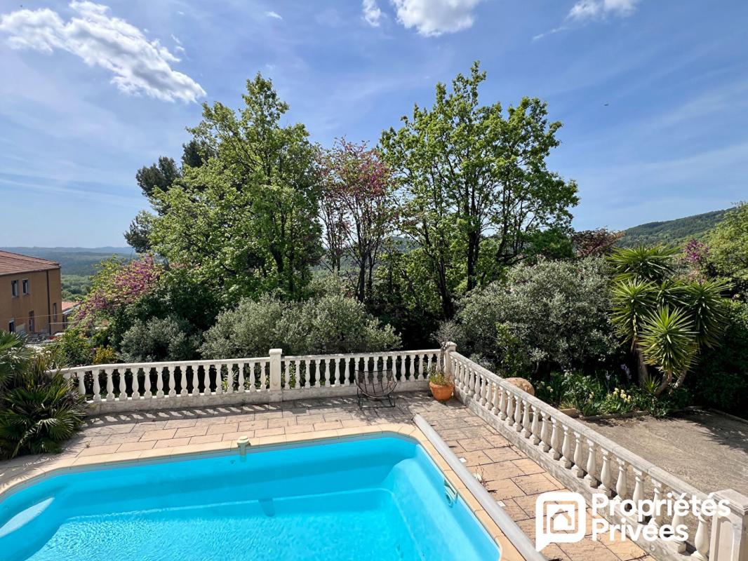 SEILLANS Maison de 4 pièces avec beau jardin, piscine et garage 1