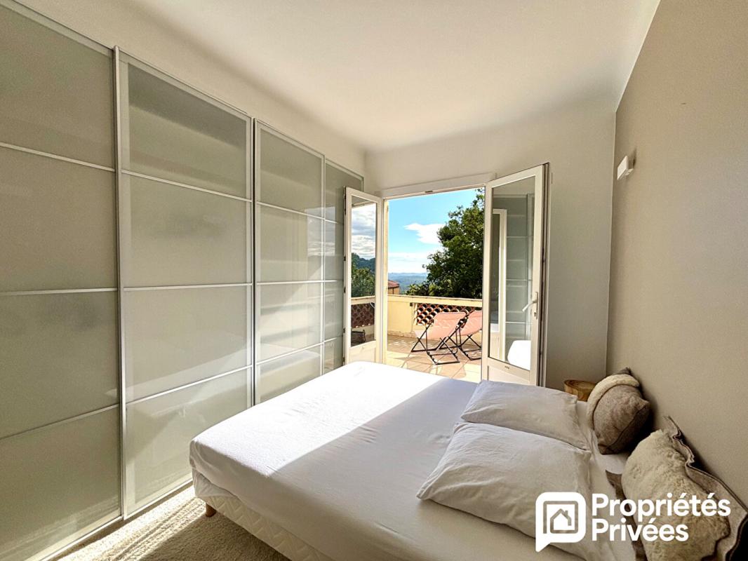 SEILLANS Maison de 4 pièces avec beau jardin, piscine et garage 11