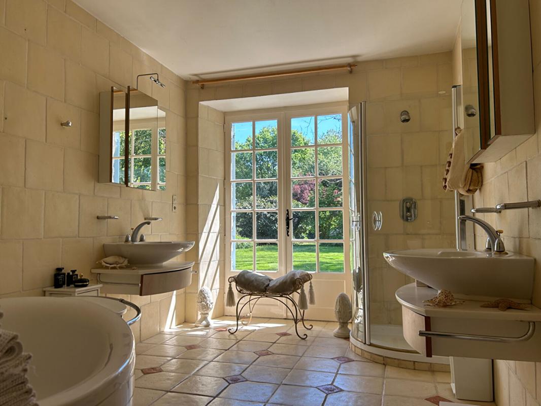 BOUERE Charme et authenticité pour cette maison  sur Bouère 9