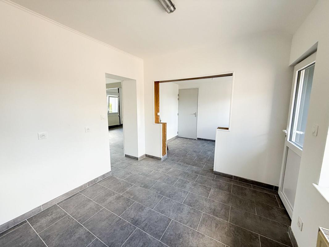 VIMY Maison rénovée Vimy 2 à 3 chambres, jardin 11