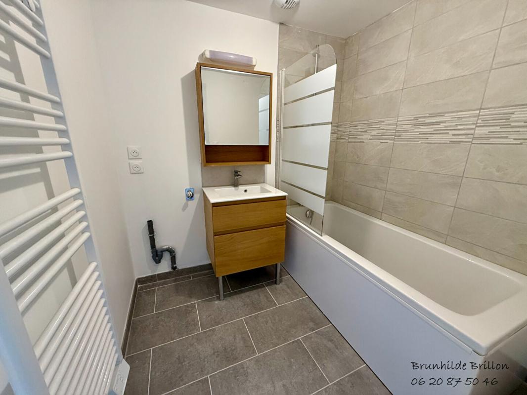 VIMY Maison rénovée Vimy 2 à 3 chambres, jardin 12